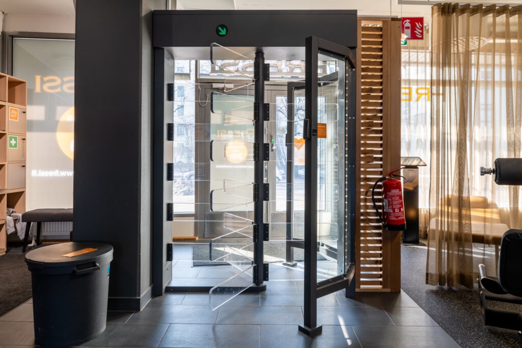 Full-Height Turnstile GT5 in operation — three-rotor anti-tailgating geometry
