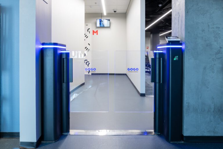 Speed Gate GT-60 in operation — anti-tailgating optical turnstile